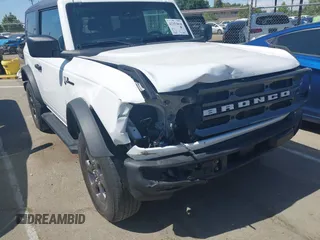 2021 Ford Bronco z VIN 1FMDE5AP9MLA72598, wystawiony jako IAAI lot #42153810 z przebiegiem 45 694 mil mil oraz . Historia ofert i sprzedaży dostępna na DreamBid. Obrazek 6.