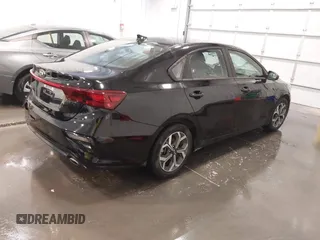 2021 Kia Forte LXS z VIN 3KPF24AD3ME262766, wystawiony jako IAAI lot #42232564 z przebiegiem 14 902 mil mil oraz . Historia ofert i sprzedaży dostępna na DreamBid. Obrazek 4.