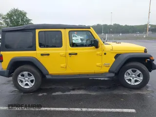 2020 Jeep Wrangler Unlimited Sport S with VIN 1C4HJXDN8LW269539, listed as a IAAI auction lot 42317928 with 63,924 mi miles and . Bid and sale history available at DreamBid. Image 13.
