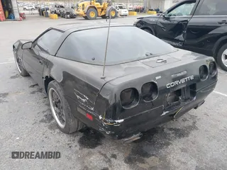 1992 Chevrolet Corvette z VIN 1G1YY23P8N5110765, wystawiony jako IAAI lot #42034616 z przebiegiem Nie podano mil oraz . Historia ofert i sprzedaży dostępna na DreamBid. Obrazek 3.
