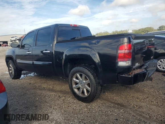 2008 GMC Sierra Denali z VIN 2GTEK638281248433, wystawiony jako Copart lot #79212524 z przebiegiem 218 840 mil mil oraz Szkody całkowita. Historia ofert i sprzedaży dostępna na DreamBid. Obrazek 2.