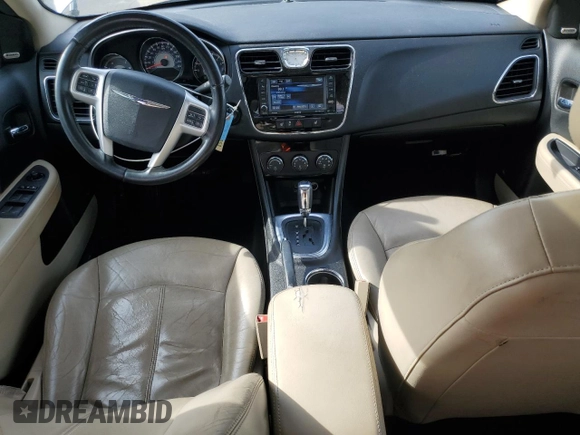 2014 Chrysler 200 Limited z VIN 1C3CCBCG9EN172972, wystawiony jako Copart lot #53242875 z przebiegiem 173 383 mil mil oraz Szkody całkowita. Historia ofert i sprzedaży dostępna na DreamBid. Obrazek 8.