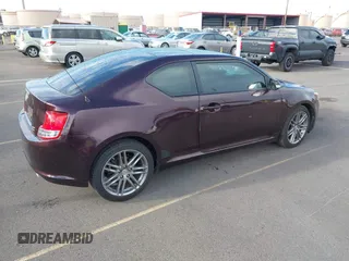 2013 Scion tC z VIN JTKJF5C76D3063593, wystawiony jako IAAI lot #41751475 z przebiegiem 59 520 mil mil oraz . Historia ofert i sprzedaży dostępna na DreamBid. Obrazek 4.