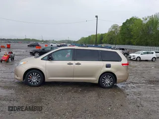 2014 Toyota Sienna XLE with VIN 5TDYK3DC1ES416999, listed as a IAAI auction lot 41972378 with 119,179 mi miles. Bid and sale history available at carsss.com. Image 14.