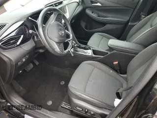 2021 Buick Encore GX Preferred z VIN KL4MMCSL5MB126311, wystawiony jako Copart lot #54846185 z przebiegiem Nie podano mil oraz Szkoda całkowita • Salvage title. Historia ofert i sprzedaży dostępna na DreamBid. Obrazek 7.
