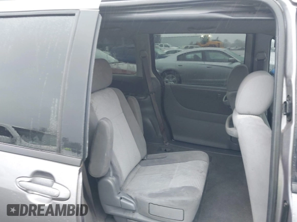 2005 Mazda MPV LX with VIN JM3LW28A050538622, listed as a IAAI auction lot 41555020 with 235,279 mi miles. Bid and sale history available at carsss.com. Image 8.