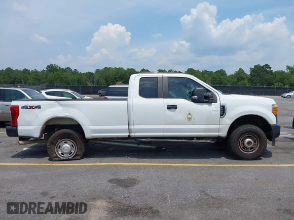 2017 Ford F-250 XLT с VIN 1FT7X2B62HEE58337, выставлен на аукционе IAAI как лот 42553732 с пробегом 136 291 миль миль и . История ставок и продаж доступна на DreamBid. Изображение 13.