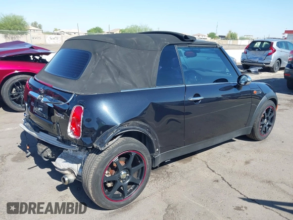 2008 MINI Convertible z VIN WMWRF33528TF67495, wystawiony jako IAAI lot #42305873 z przebiegiem 111 264 mil mil oraz . Historia ofert i sprzedaży dostępna na DreamBid. Obrazek 4.