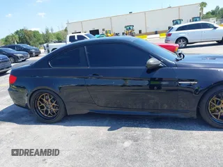 2009 BMW M3 z VIN WBSWD93559PY43330, wystawiony jako IAAI lot #42235941 z przebiegiem 119 543 mil mil oraz . Historia ofert i sprzedaży dostępna na DreamBid. Obrazek 13.
