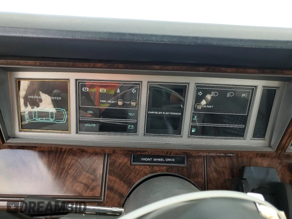 1985 Chrysler LeBaron Mark Cross z VIN 1C3BC55E0FG160918, wystawiony jako Copart lot #76659284 z przebiegiem Nie podano mil oraz Szkody całkowita. Historia ofert i sprzedaży dostępna na DreamBid. Obrazek 9.