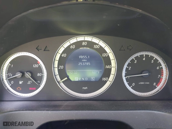 2009 Mercedes-Benz C-Class 3.0L Sport with VIN WDDGF54X09R046749, listed as a IAAI auction lot 41881194 with 253,785 mi miles. Bid and sale history available at carsss.com. Image 7.