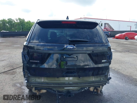 2018 Ford Police Interceptor Utility z VIN 1FM5K8AR4JGB93026, wystawiony jako IAAI lot #41975110 z przebiegiem 104 386 mil mil oraz . Historia ofert i sprzedaży dostępna na DreamBid. Obrazek 17.