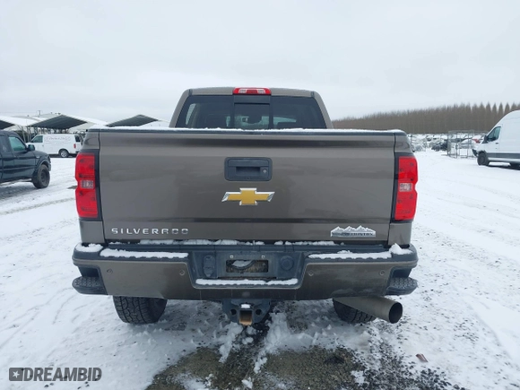 2015 Chevrolet Silverado 2500HD Built After Aug 14 High Country with VIN 1GC1KXE89FF543780, listed as a IAAI auction lot 41557608 with 164,171 mi miles. Bid and sale history available at carsss.com. Image 17.