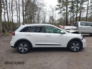 2018 Kia Niro LX with VIN KNDCB3LC5J5204859, listed as a IAAI auction lot 41800970 with 131,040 mi miles. Bid and sale history available at carsss.com. Image 13.