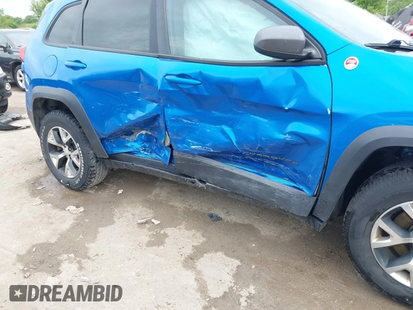 2017 Jeep Cherokee Trailhawk with VIN 1C4PJMBS2HW612792, listed as a IAAI auction lot 42373828 with 74,106 mi miles and . Bid and sale history available at DreamBid. Image 6.