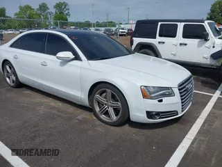 2013 Audi A8 4.0L z VIN WAUR2AFD9DN006838, wystawiony jako IAAI lot #42348378 z przebiegiem 136 460 mil mil oraz . Historia ofert i sprzedaży dostępna na DreamBid. Obrazek 1.