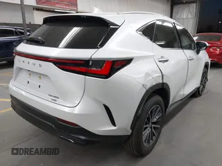 2025 Lexus NX 350 Premium z VIN 2T2GGCEZ2SC079582, wystawiony jako IAAI lot #42495719 z przebiegiem 1 227 mil mil oraz . Historia ofert i sprzedaży dostępna na DreamBid. Obrazek 4.