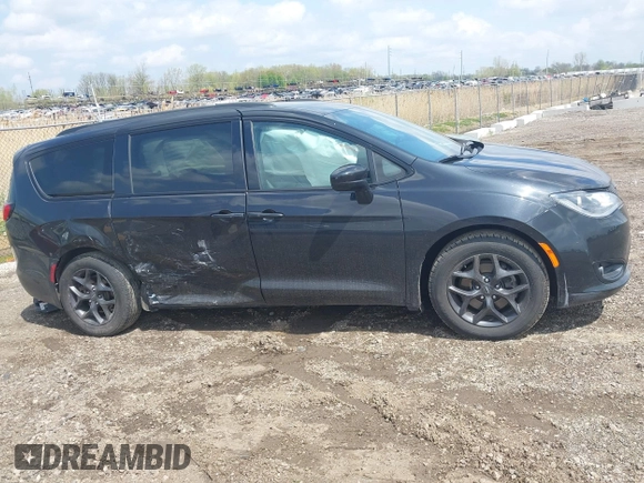 2018 Chrysler Pacifica Touring L Plus с VIN 2C4RC1EG1JR332594, выставлен на аукционе IAAI как лот 42170162 с пробегом 74 993 миль миль и . История ставок и продаж доступна на DreamBid. Изображение 13.