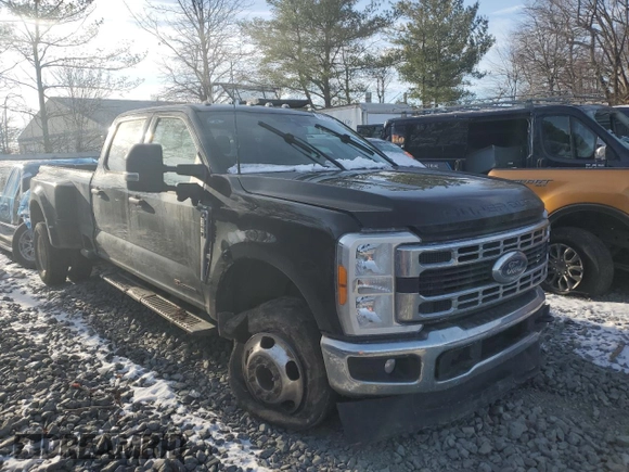 2023 Ford F-350 XL with VIN 1FT8W3DM2PED14021, listed as a Copart auction lot 87533355 with 86,991 mi miles and Salvage Title. Bid and sale history available at DreamBid. Image 4.