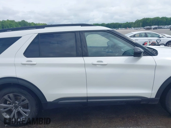 2022 Ford Explorer XLT z VIN 1FMSK7DHXNGB35329, wystawiony jako IAAI lot #42221442 z przebiegiem 56 655 mil mil oraz . Historia ofert i sprzedaży dostępna na DreamBid. Obrazek 13.