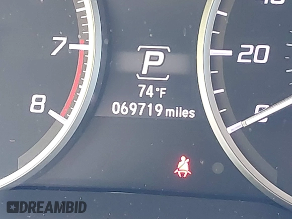 2018 Acura ILX with VIN 19UDE2F30JA003834, listed as a IAAI auction lot 42066312 with 69,719 mi miles and . Bid and sale history available at DreamBid. Image 15.