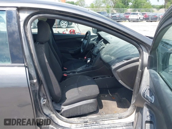 2016 Ford Focus SE z VIN 1FADP3F2XGL298174, wystawiony jako IAAI lot #42468032 z przebiegiem 236 803 mil mil oraz . Historia ofert i sprzedaży dostępna na DreamBid. Obrazek 5.