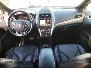 2018 Lincoln MKC Reserve z VIN 5LMCJ3D94JUL13544, wystawiony jako Copart lot #61193235 z przebiegiem 28 353 mil mil oraz Szkoda całkowita • Salvage title. Historia ofert i sprzedaży dostępna na DreamBid. Obrazek 8.