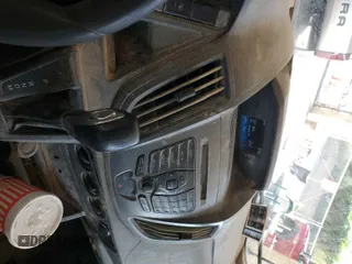 2019 Ford Transit Passenger XL z VIN 1FBAX2CM8KKA85224, wystawiony jako IAAI lot #42845272 z przebiegiem 142 658 mil mil oraz . Historia ofert i sprzedaży dostępna na DreamBid. Obrazek 10.