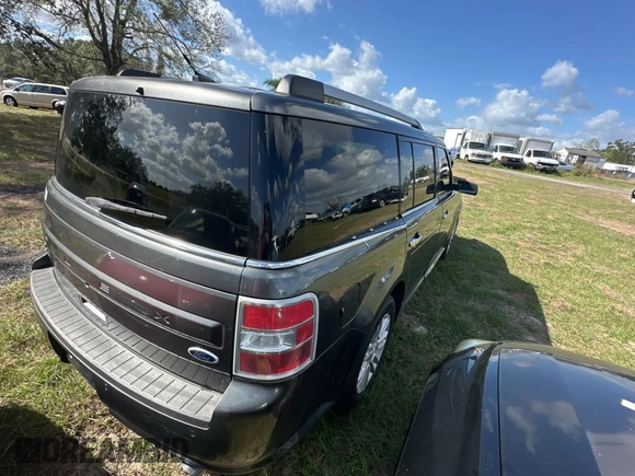 2016 Ford Flex SEL z VIN 2FMGK5C83GBA09724, wystawiony jako Copart lot #80993314 z przebiegiem 188 103 mil mil oraz Czysty tytuł • Clean title. Historia ofert i sprzedaży dostępna na DreamBid. Obrazek 4.