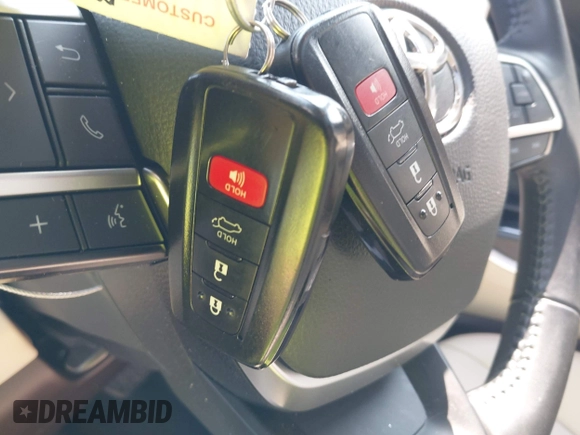 2022 Toyota Highlander XLE with VIN 5TDHZRBH6NS172134, listed as a IAAI auction lot 42656687 with 39,856 mi miles and . Bid and sale history available at DreamBid. Image 11.