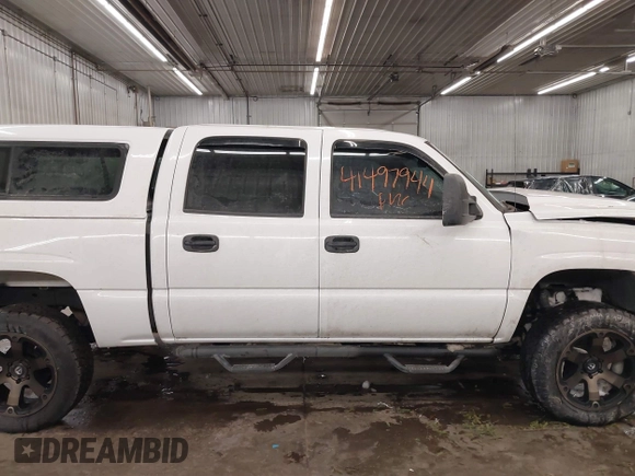 2006 Chevrolet Silverado 1500 LT1 with VIN 2GCEK13T961221041, listed as a IAAI auction lot 41497944 with 156,026 mi miles. Bid and sale history available at carsss.com. Image 14.