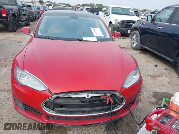 2013 Tesla Model S с VIN 5YJSA1CN9DFP09973, выставлен на аукционе IAAI как лот 41657188 с пробегом 61 546 миль миль и . История ставок и продаж доступна на DreamBid. Изображение 6.