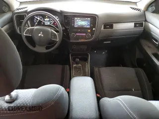 2018 Mitsubishi Outlander ES z VIN JA4AD2A36JJ002886, wystawiony jako Copart lot #58671765 z przebiegiem 221 639 mil mil oraz Czysty tytuł • Clean title. Historia ofert i sprzedaży dostępna na DreamBid. Obrazek 8.