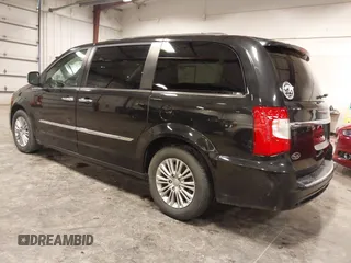 2015 Chrysler Town & Country Touring L z VIN 2C4RC1CG9FR728864, wystawiony jako IAAI lot #42211260 z przebiegiem 150 345 mil mil oraz . Historia ofert i sprzedaży dostępna na DreamBid. Obrazek 3.