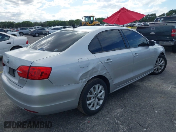 2012 Volkswagen Jetta Sedan SE w/Convenience PZEV with VIN 3VWDP7AJ5CM348310, listed as a IAAI auction lot 41439669 with 166,554 mi miles. Bid and sale history available at carsss.com. Image 4.