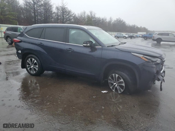 2022 Toyota Highlander XLE with VIN 5TDHZRBH7NS583655, listed as a Copart auction lot 84217444 with 46,830 mi miles and Salvage Title. Bid and sale history available at carsss.com. Image 4.