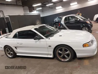 1995 Ford Mustang z VIN 1FALP45T8SF226134, wystawiony jako IAAI lot #42378456 z przebiegiem 34 868 mil mil oraz . Historia ofert i sprzedaży dostępna na DreamBid. Obrazek 13.