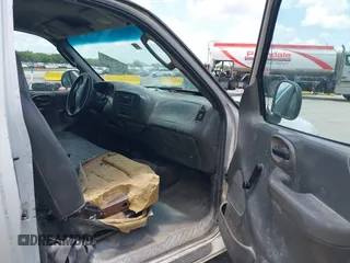 2003 Ford F-150 XL с VIN 1FTRX17253NA21787, выставлен на аукционе IAAI как лот 41963087 с пробегом 317 059 миль миль и . История ставок и продаж доступна на DreamBid. Изображение 5.