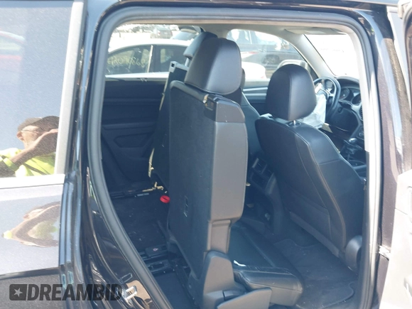 2018 Volkswagen Atlas SE with VIN 1V2DP2CA9JC599623, listed as a IAAI auction lot 42065906 with Not provided miles and . Bid and sale history available at DreamBid. Image 8.