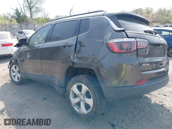 2019 Jeep Compass Latitude z VIN 3C4NJDBB5KT660906, wystawiony jako IAAI lot #42109583 z przebiegiem Nie podano mil oraz . Historia ofert i sprzedaży dostępna na DreamBid. Obrazek 3.