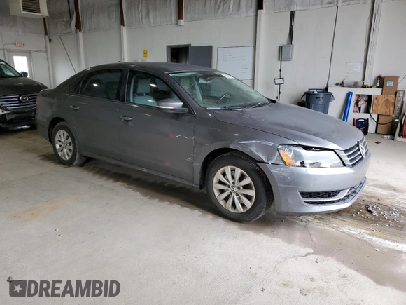 2014 Volkswagen Passat S z VIN 1VWAT7A36EC106565, wystawiony jako Copart lot #53965625 z przebiegiem 130 936 mil mil oraz Szkoda całkowita • Salvage title. Historia ofert i sprzedaży dostępna na DreamBid. Obrazek 4.