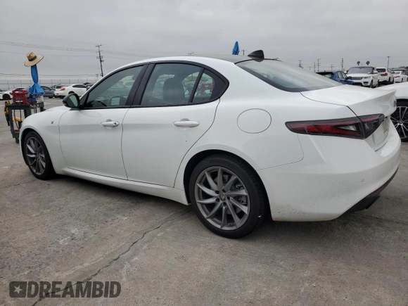 2024 Alfa Romeo Giulia Veloce z VIN ZARFAMBN4R7684973, wystawiony jako Copart lot #55316335 z przebiegiem 5 175 mil mil oraz Czysty tytuł • Clean title. Historia ofert i sprzedaży dostępna na DreamBid. Obrazek 2.