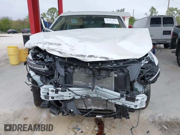 2024 Cadillac XT6 Premium Luxury z VIN 1GYKPERS5RZ741592, wystawiony jako IAAI lot #41327267 z przebiegiem 5 889 mil mil oraz . Historia ofert i sprzedaży dostępna na DreamBid. Obrazek 6.