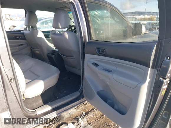 2013 Toyota Tacoma with VIN 3TMMU4FNXDM059768, listed as a IAAI auction lot 41375737 with 227,477 mi miles. Bid and sale history available at carsss.com. Image 8.