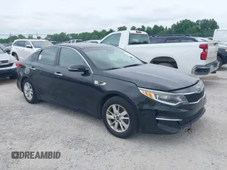 2017 Kia Optima LX z VIN 5XXGT4L36HG152832, wystawiony jako IAAI lot #42445597 z przebiegiem 183 875 mil mil oraz . Historia ofert i sprzedaży dostępna na DreamBid. Obrazek 1.