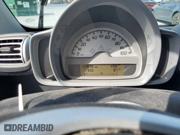 2009 Smart fortwo Passion z VIN WMEEK31X69K221523, wystawiony jako Copart lot #45155415 z przebiegiem 133 638 mil mil oraz Czysty tytuł • Clean title. Historia ofert i sprzedaży dostępna na DreamBid. Obrazek 9.