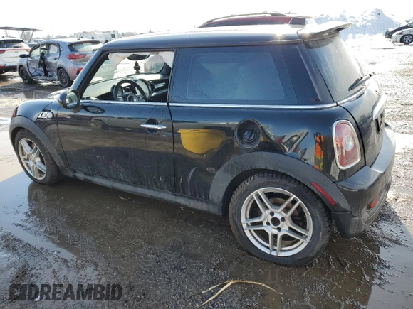 2009 MINI Hardtop S with VIN WMWMF73559TW85198, listed as a Copart auction lot 47538725 with 136,006 mi miles and Salvage title. Bid and sale history available at DreamBid. Image 2.