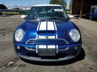 2004 MINI Hardtop S z VIN WMWRE33414TD80513, wystawiony jako Copart lot #55528355 z przebiegiem 142 455 mil mil oraz Szkoda całkowita • Salvage title. Historia ofert i sprzedaży dostępna na DreamBid. Obrazek 5.
