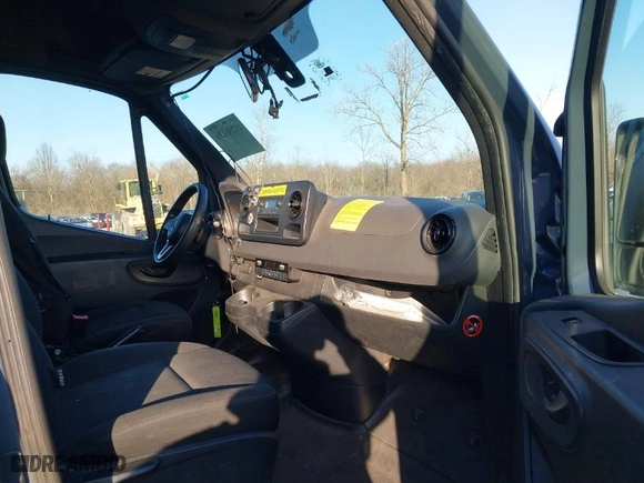 2019 Mercedes-Benz Sprinter Cargo Van with VIN WD4PF0CD8KP032948, listed as a IAAI auction lot 41256136 with 82,017 mi miles. Bid and sale history available at carsss.com. Image 5.