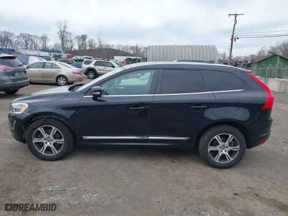 2014 Volvo XC60 3.0L R-Design Premier Plus with VIN YV4902DZ0E2544230, listed as a IAAI auction lot 41824546 with 33,628 mi miles. Bid and sale history available at carsss.com. Image 14.